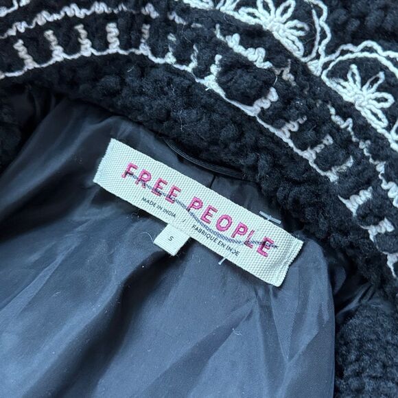 FREE PEOPLE Maya Sherpa
Jacket size S - Picture 10 of 10